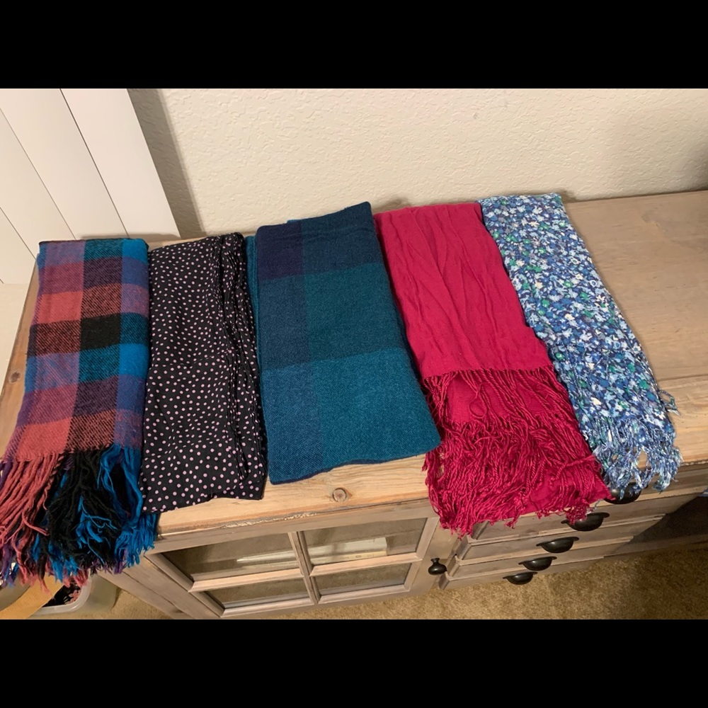 Bundle of 5 scarves
